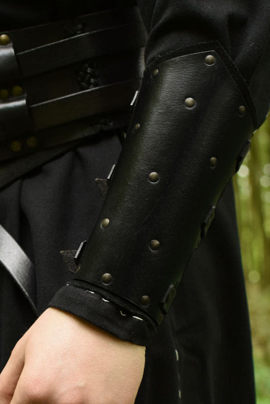 LARP Armschützer mit Nieten aus Büffelleder (Paar)