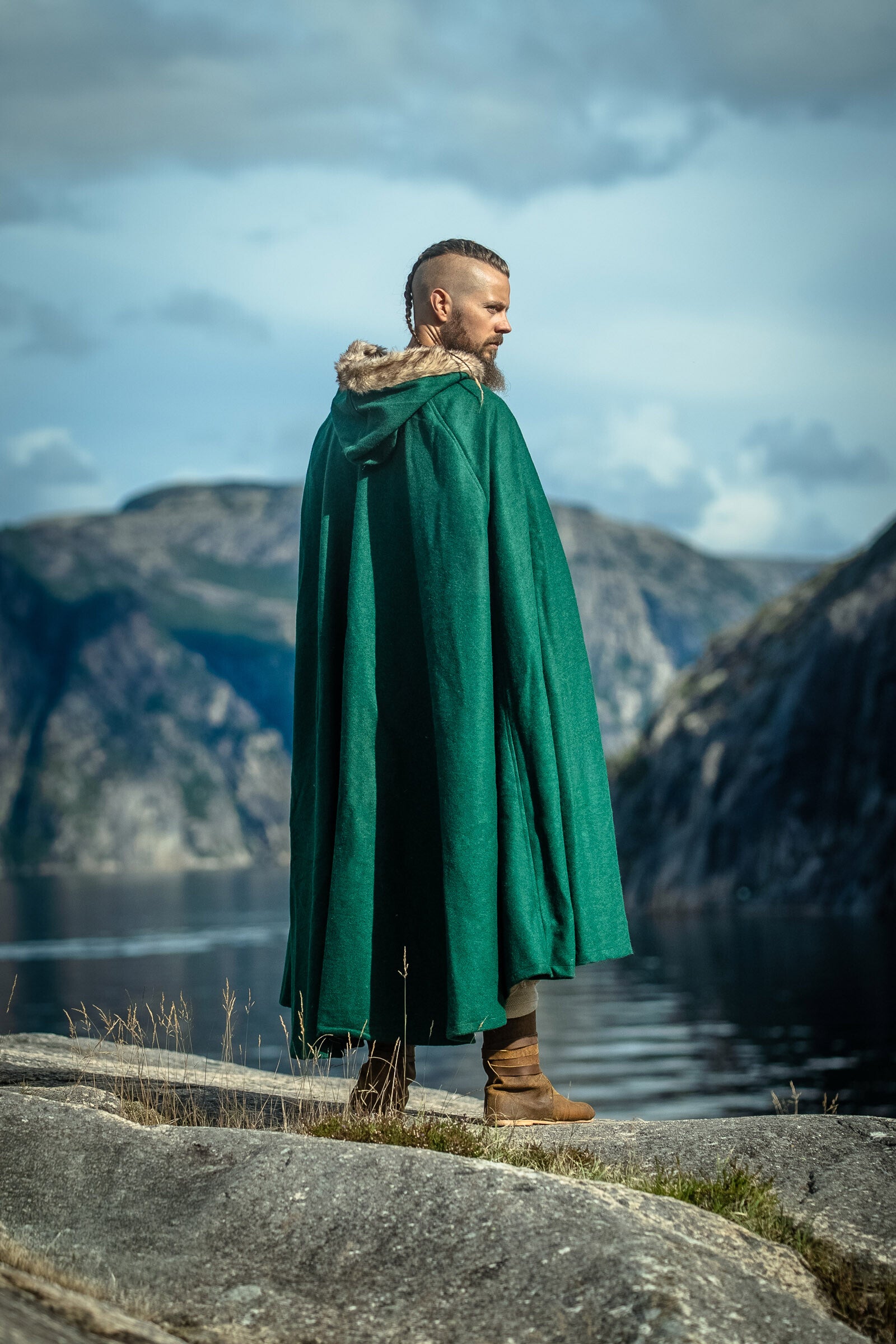 LARP Umhang mit Kunstfell aus Wolle
