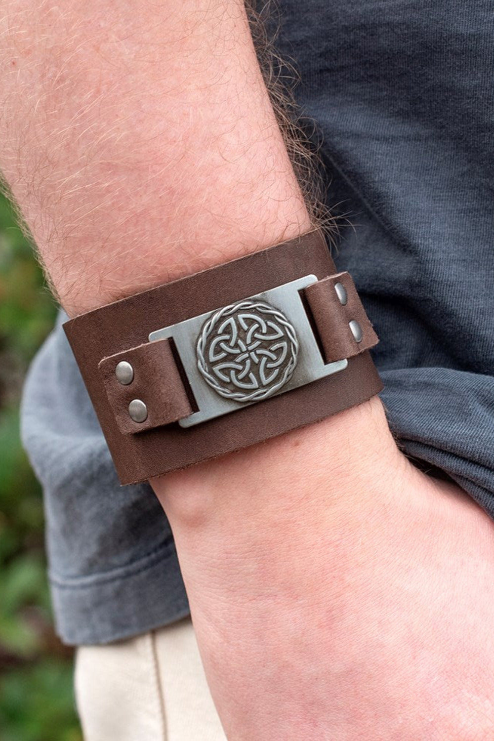 Lederarmband mit keltischem Schildknoten braun