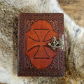 Lederbuch der Templer mit Riegelhaken