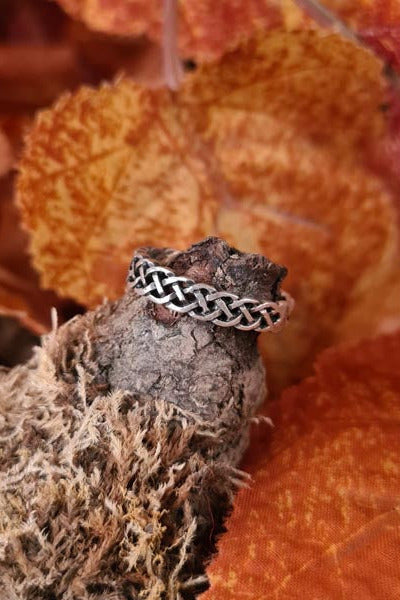 Medieval Ladies' Silver Knot Pattern Ring