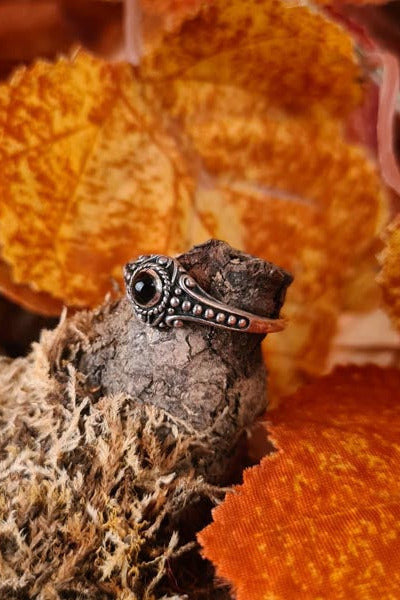 Viking Women's Ring with Onyx in Silver