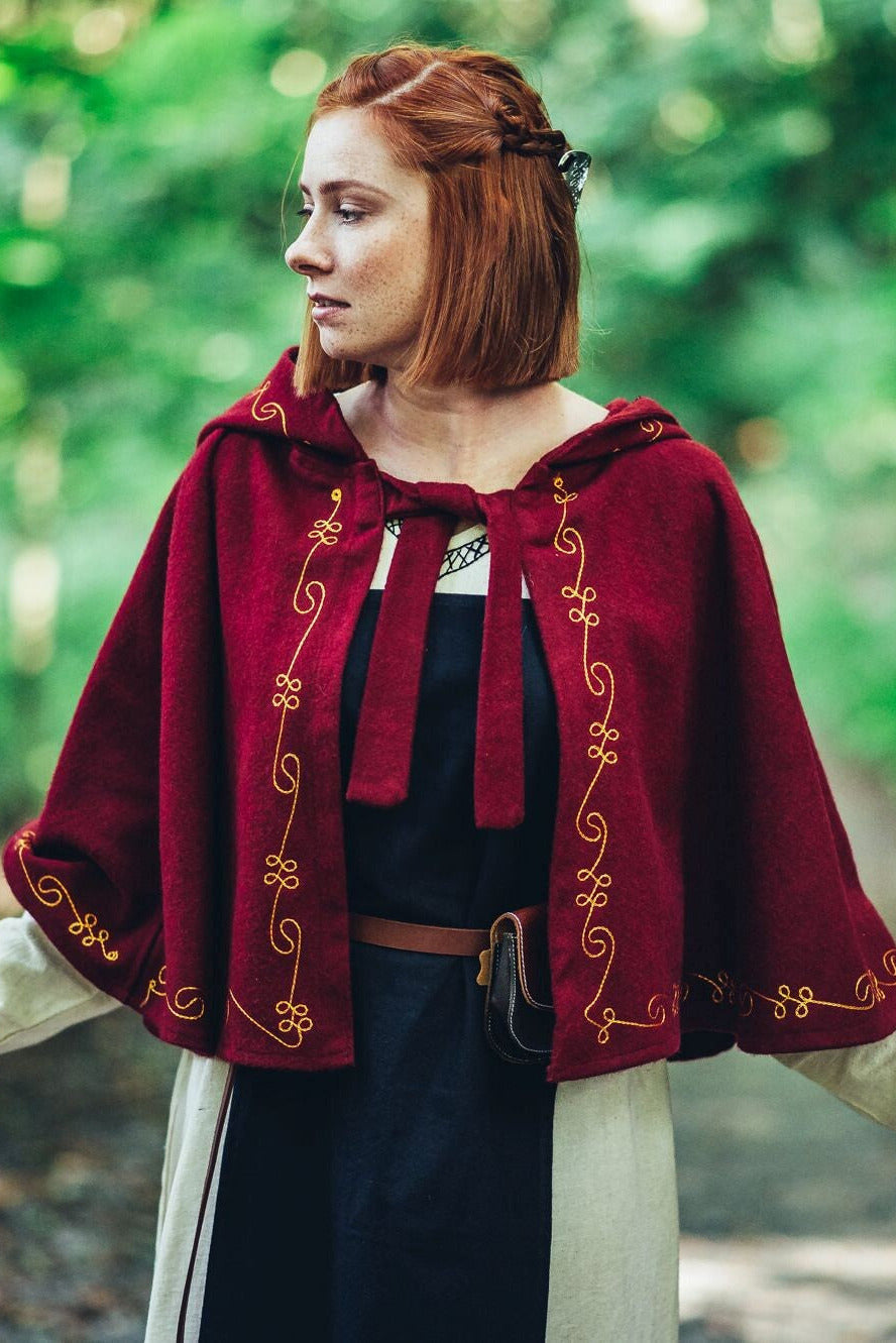 Medieval wool coif with embroidery