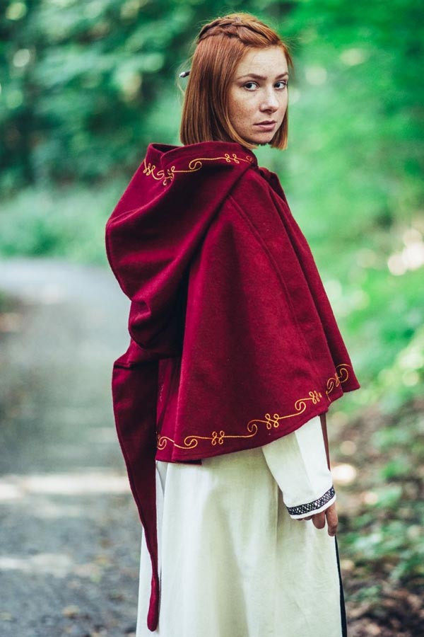 Medieval wool coif with embroidery
