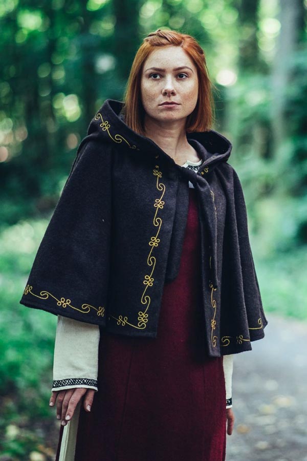 Medieval wool coif with embroidery