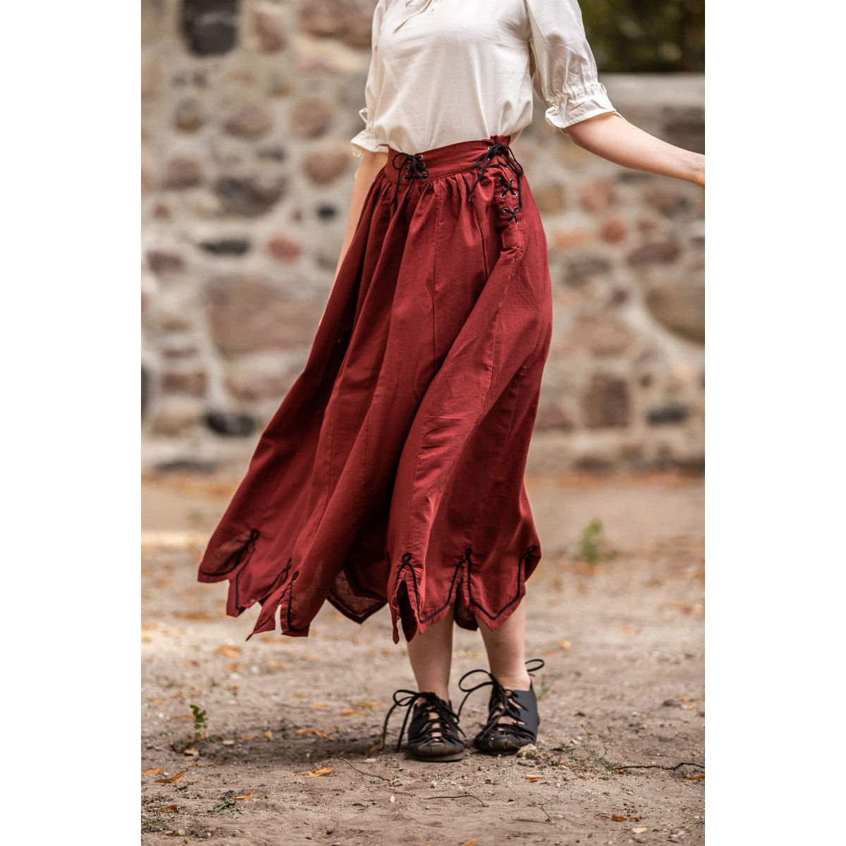 Mittelalterrock mit Stickereien