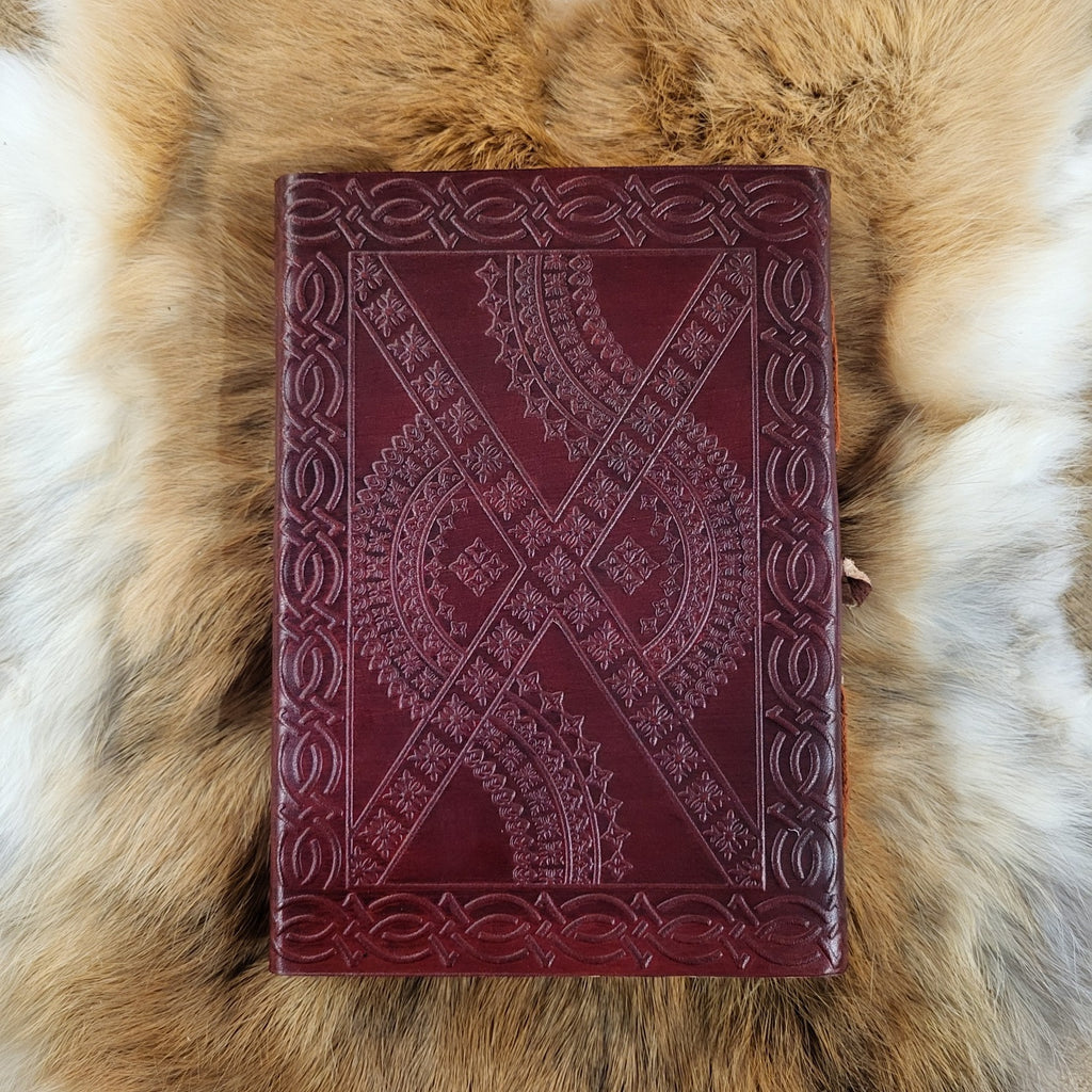 Notizbuch mit Kreuz und Ledereinband