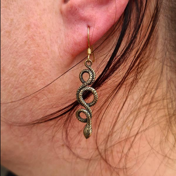 Snake earrings made of bronze
