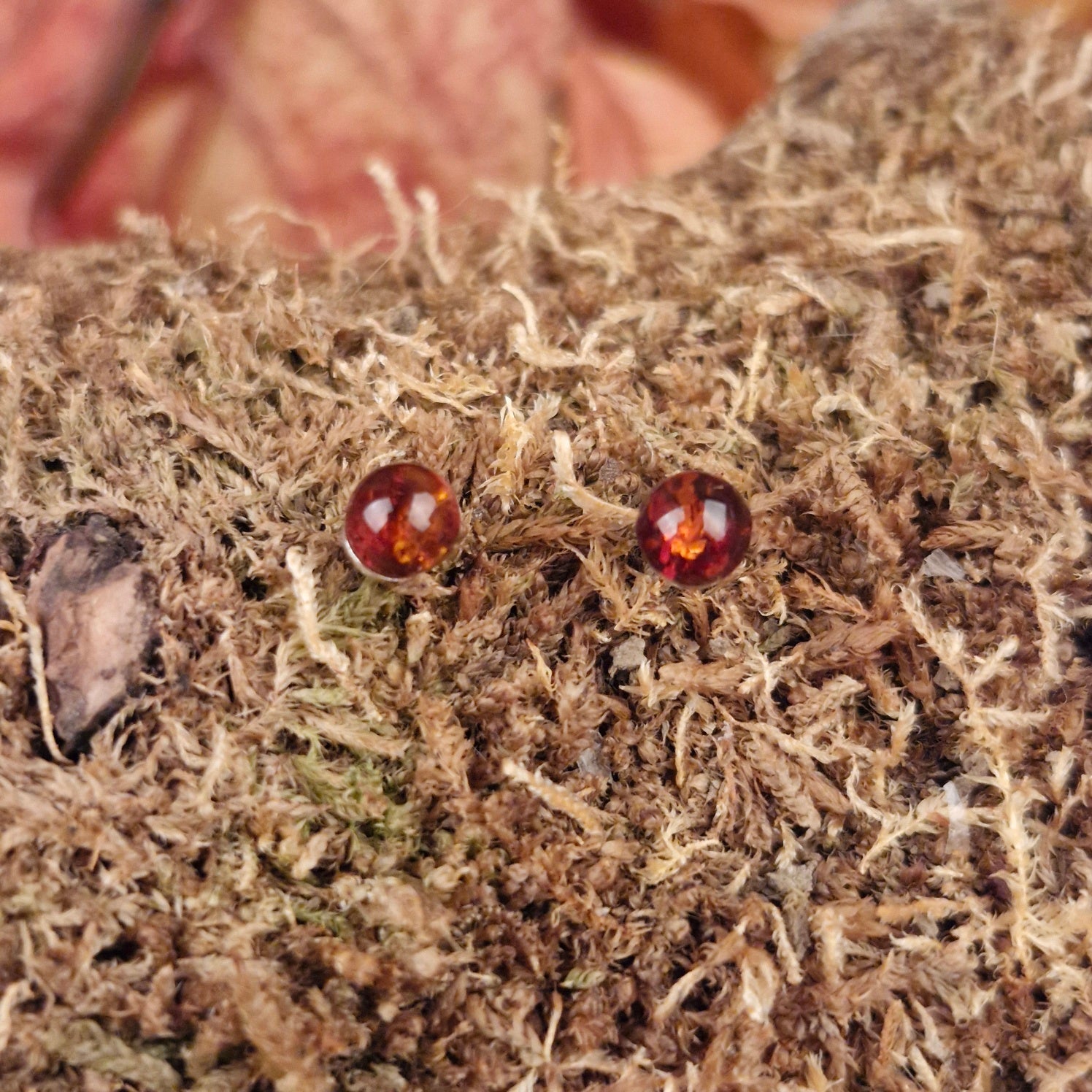 Silver stud earrings with amber sphere