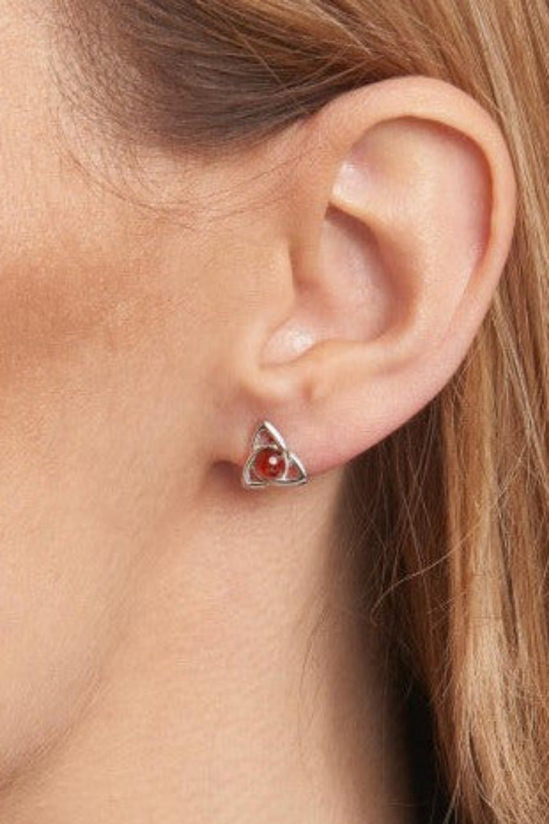 Ohrstecker Triquetra mit Bernstein aus Silber