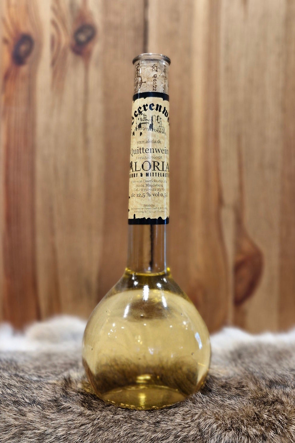 Quittenwein in Elixierflasche