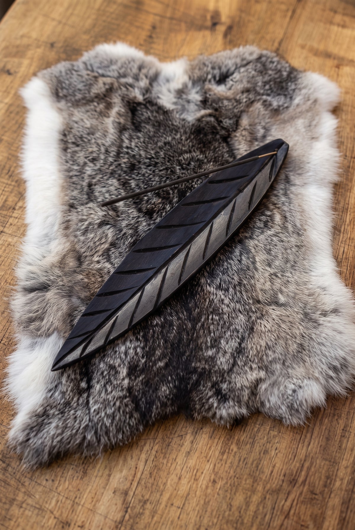 Räucherstäbchenhalter Blatt aus Holz schwarz
