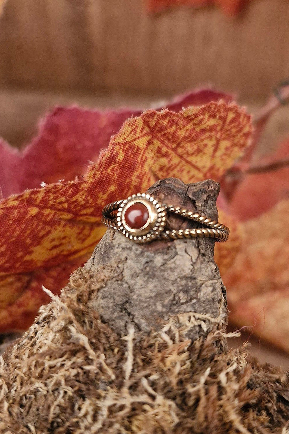 Ring gedreht mit Stein aus Bronze