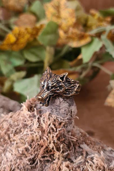 Wolf Head Ring made of Bronze
