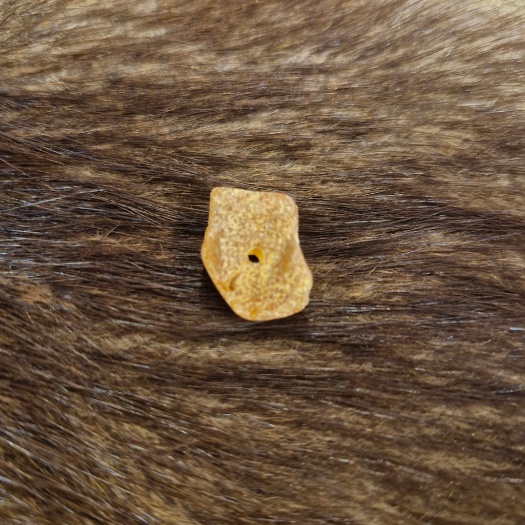 Rohbernstein mit 2,3 mm Bohrung für DIY Schmuckketten
