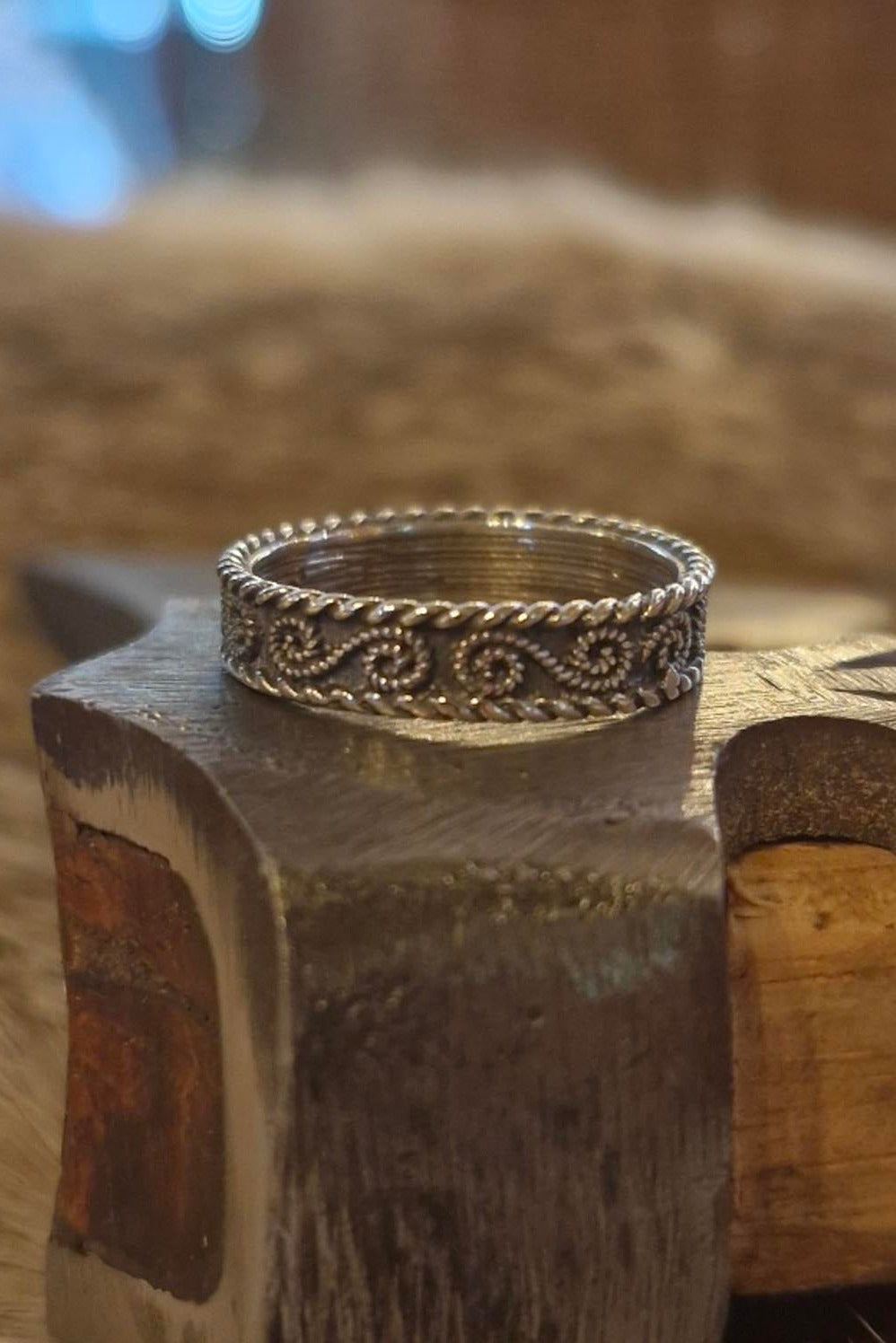 Schmaler Silberring mit Spiralmuster