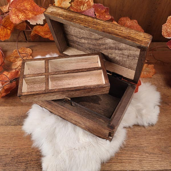 Wooden jewelry box with hidden clasp
