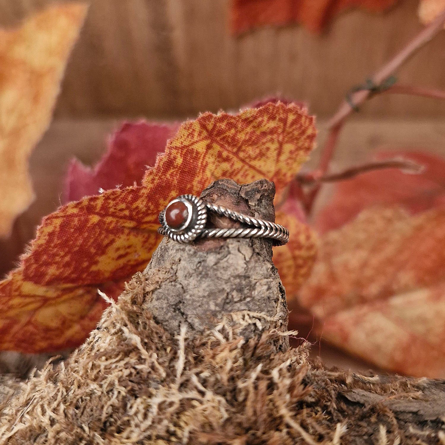 Silver twisted ring with stone