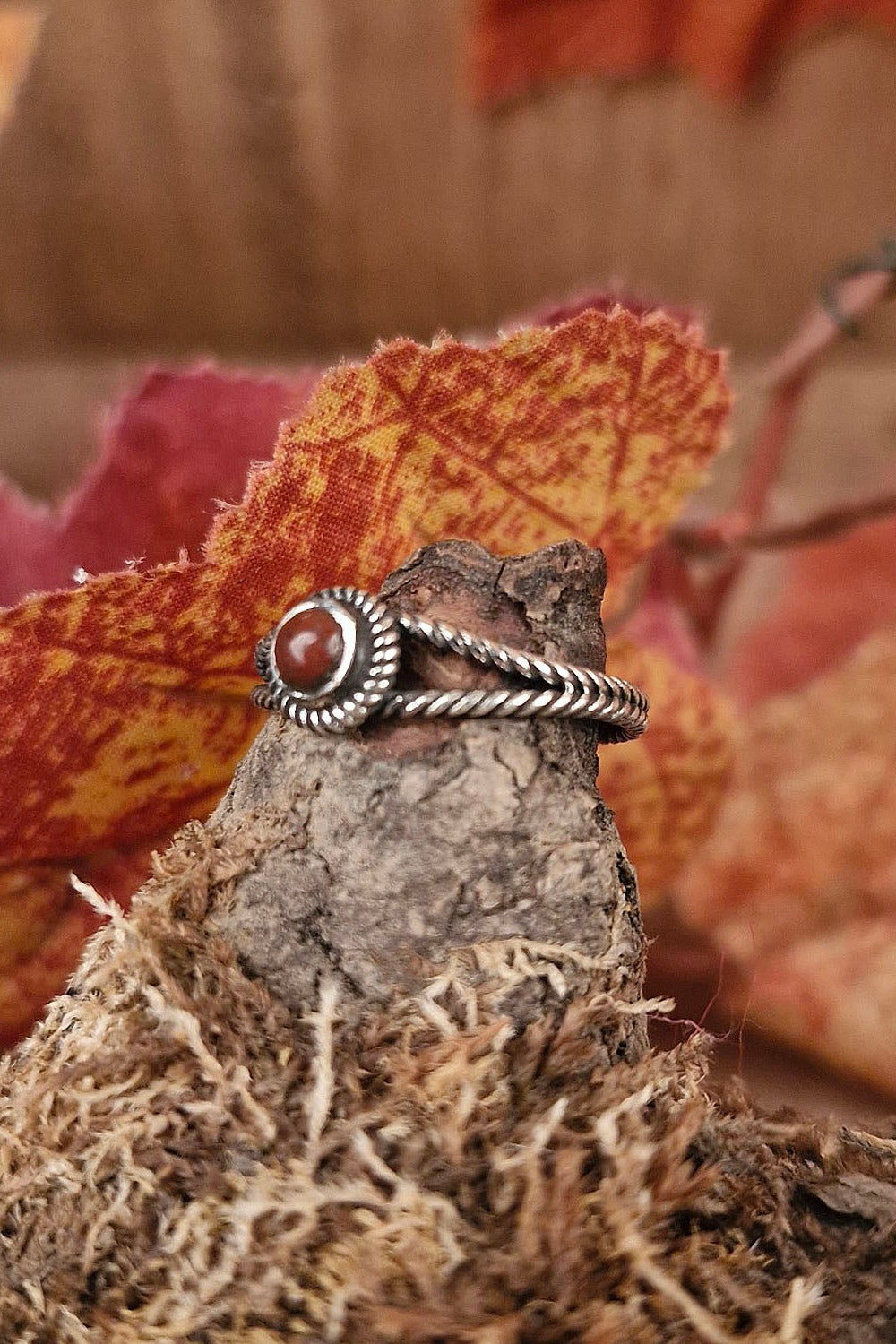 Silver twisted ring with stone