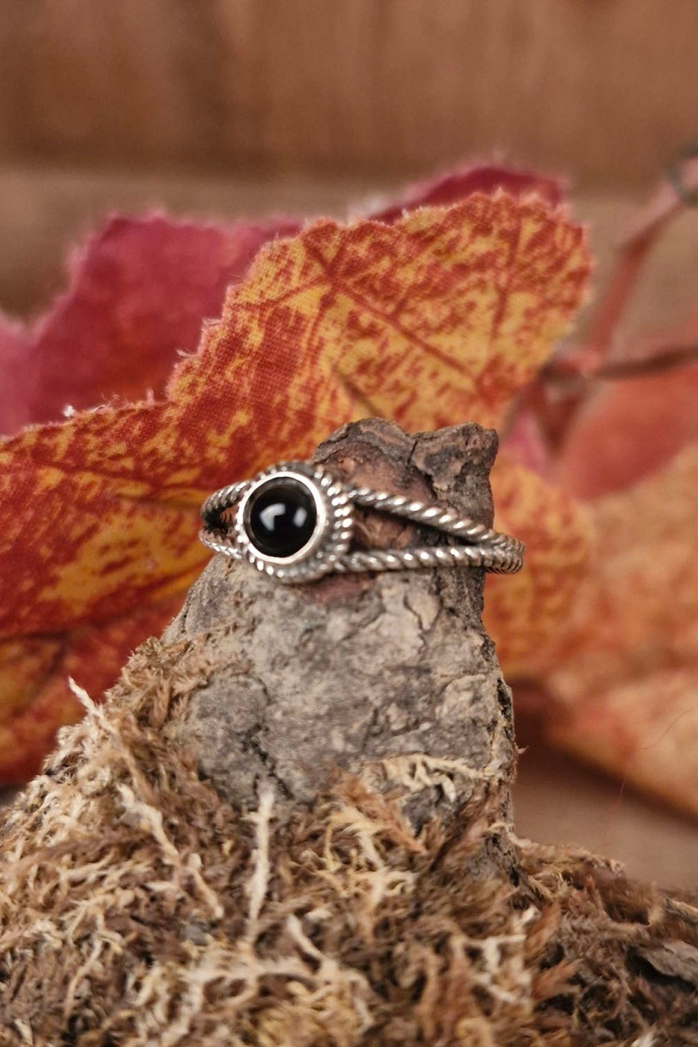 Silver twisted ring with stone