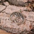Slawen Schutzamulett Lunula mit Kreuz aus Bronze - Replik