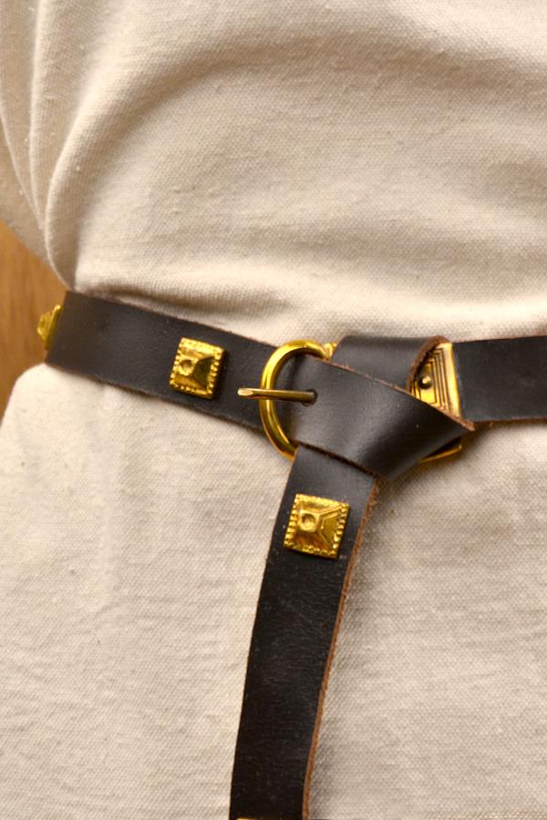 Spätmittelalter Langgürtel mit Messingbeschläge aus Leder