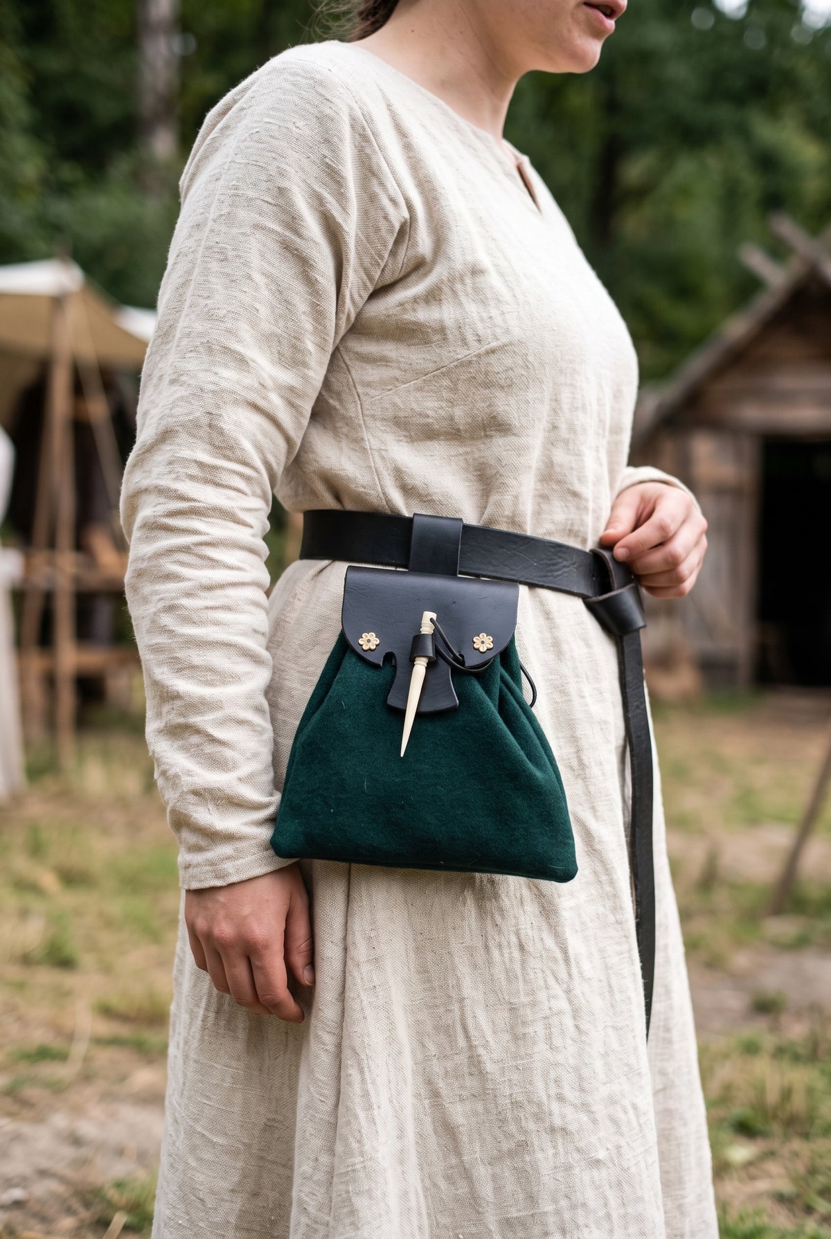 Spätmittelalter Wollbeutel mit Knochenknebel grün