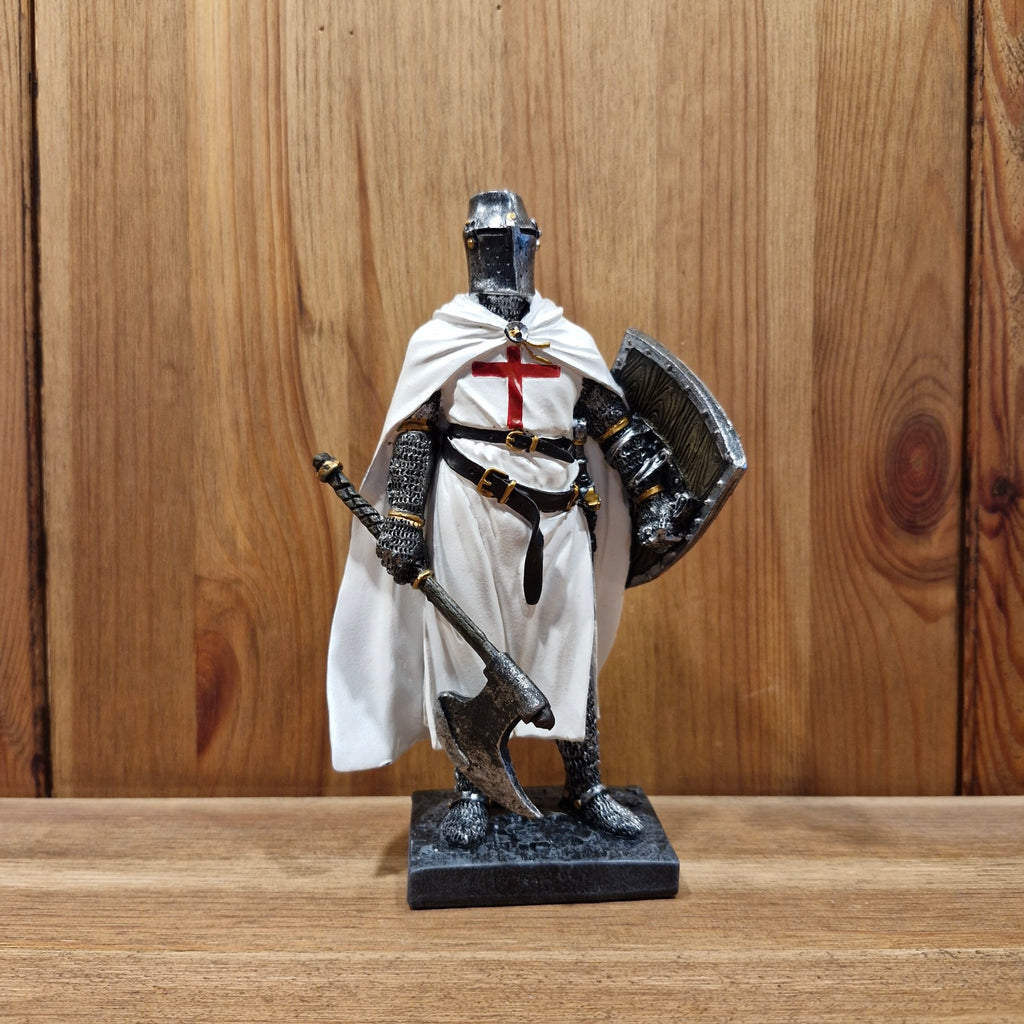 Templer mit Kriegsaxt und Schild - handbemalt