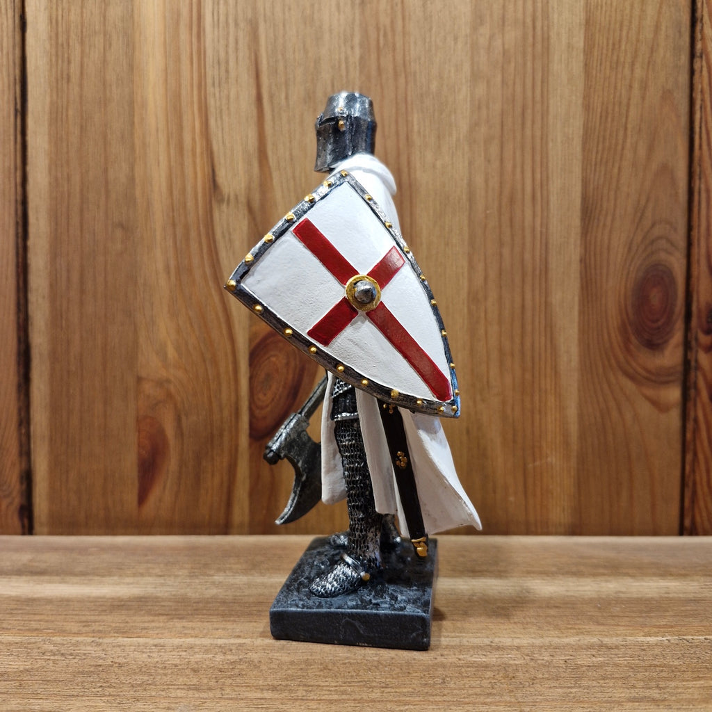 Templer mit Kriegsaxt und Schild - handbemalt