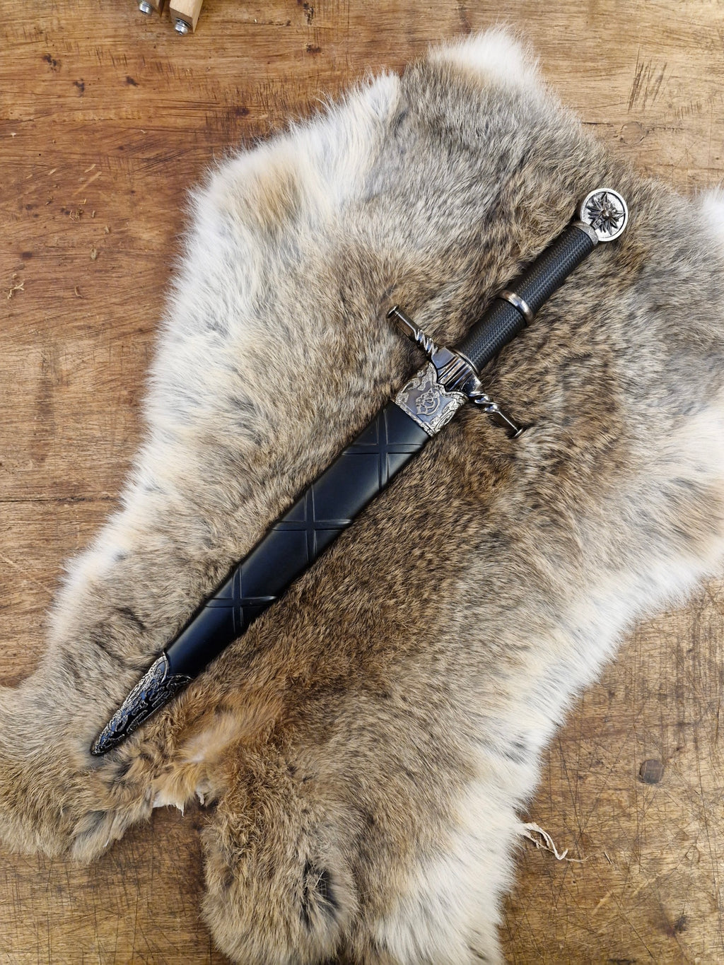 The Witcher Stahldolch Wolfsschule - Dekoration