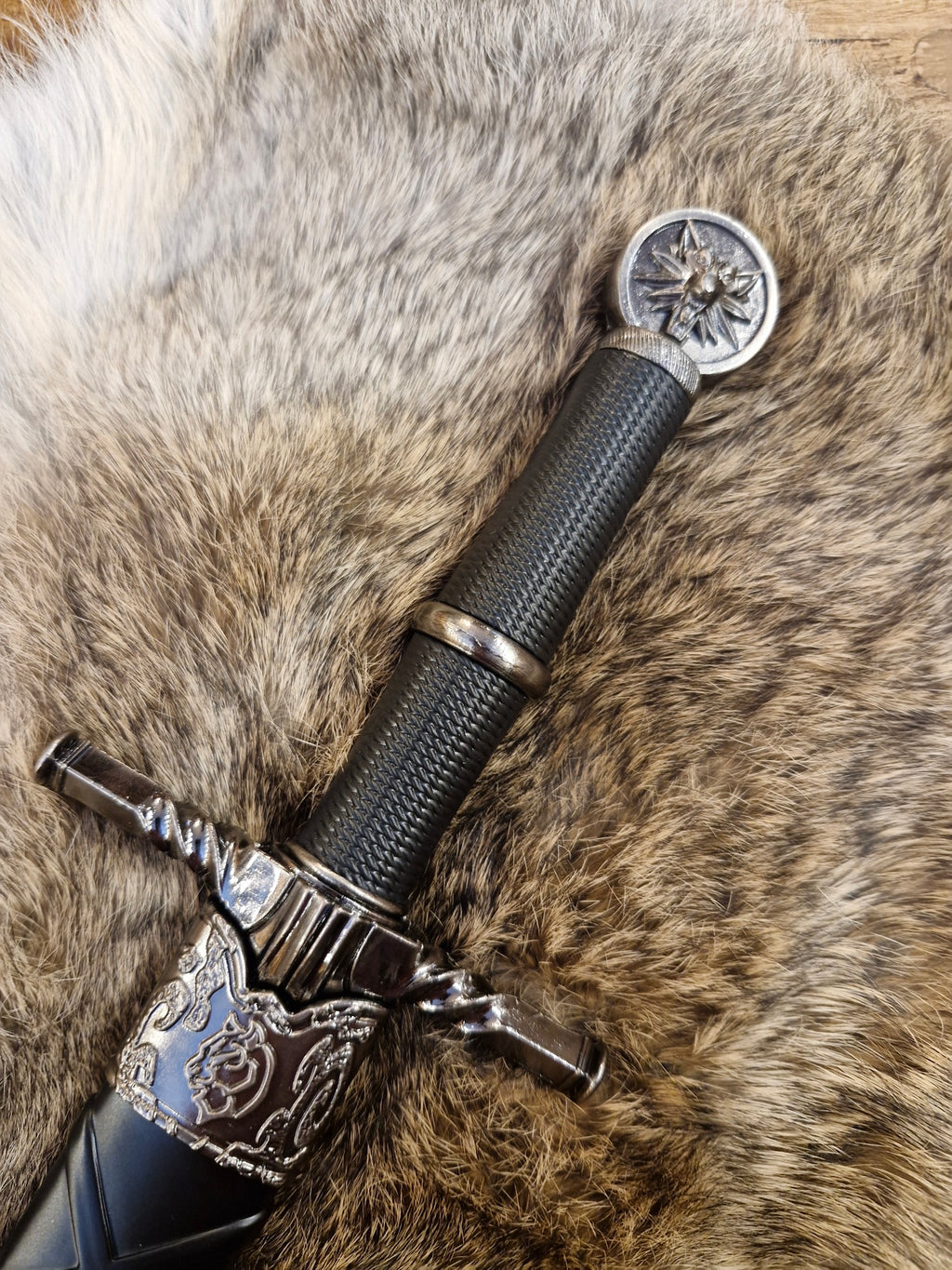 The Witcher Stahldolch Wolfsschule - Dekoration