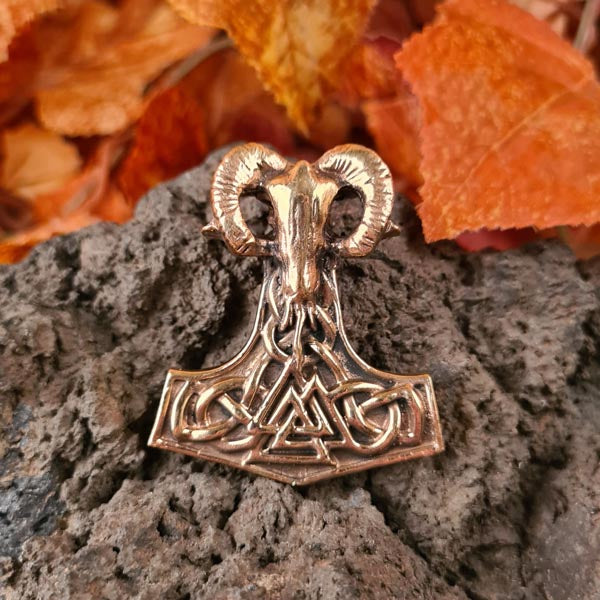 Thors Hammer mit Steinbock und Wotansknoten aus Bronze