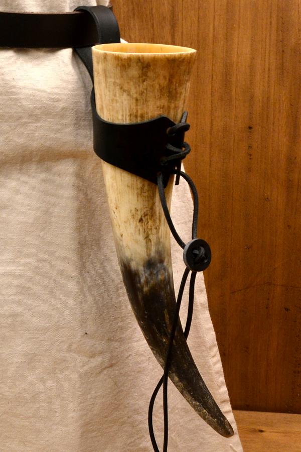 Trinkhornhalter aus Leder für LARP & Mittelalter für Einsteiger
