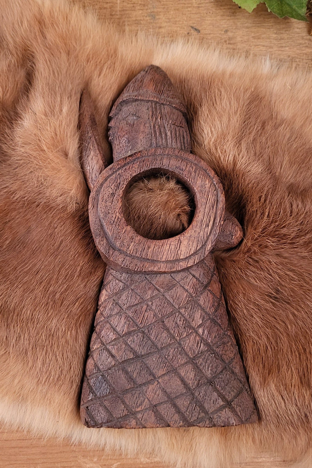 Trinkhornständer Wikingerkrieger aus Holz