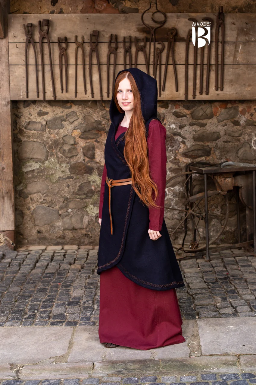 Wickelkleid mit Stickerei aus Wollfilz