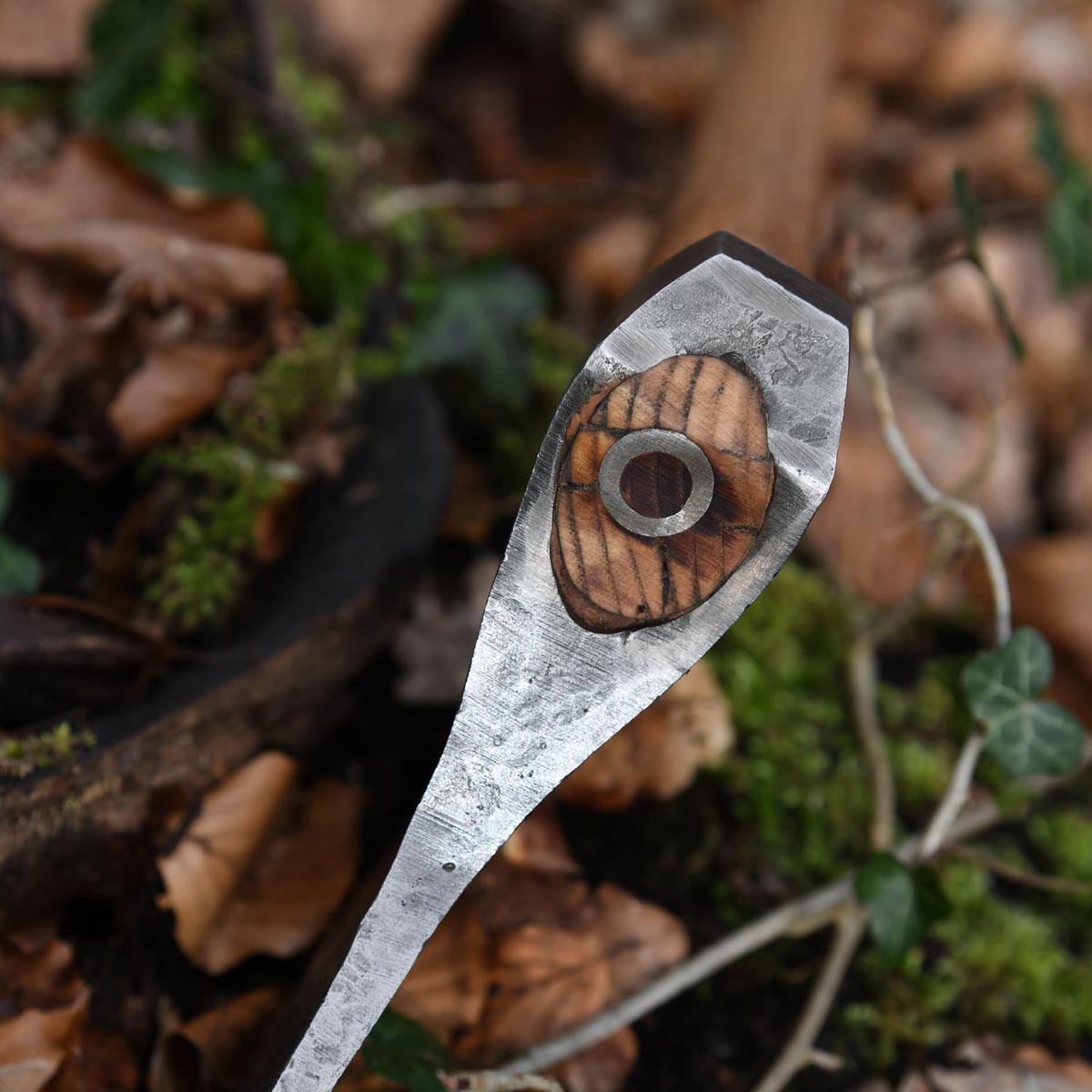 Wikinger Axt aus Stahl mit Holzgriff - handgeschmiedet