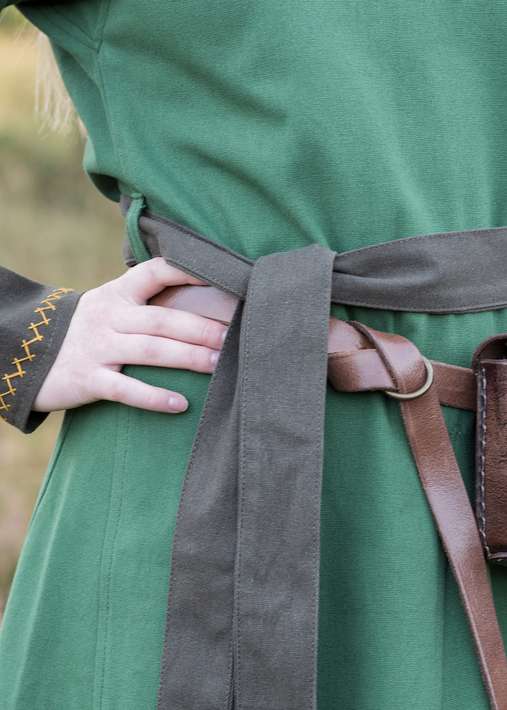 Wikinger Kleid mit Stickerein