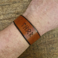Wikinger Lederarmband mit Runeninschrift