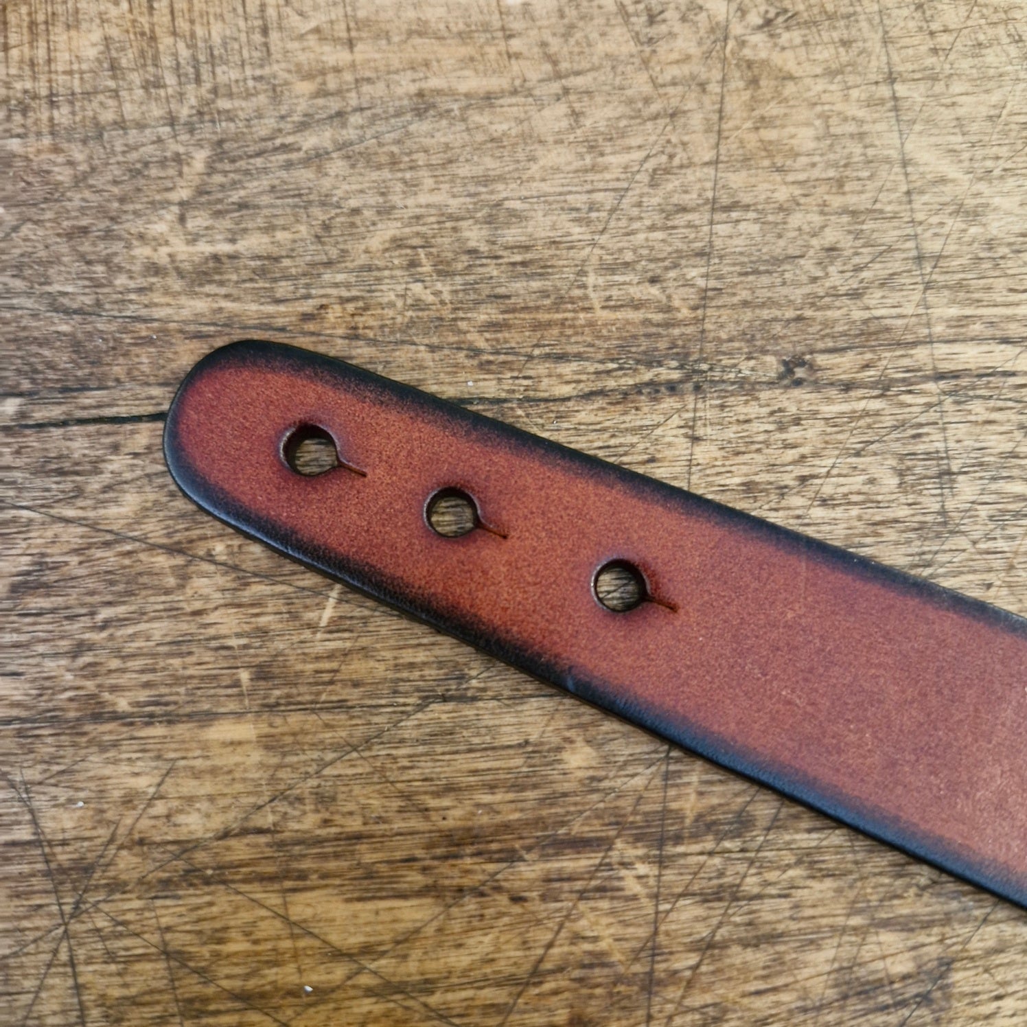 Wikinger Lederarmband mit Runeninschrift