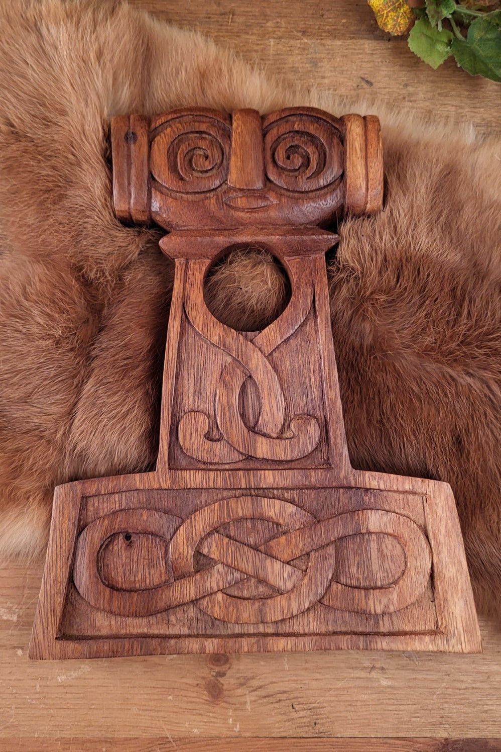 Wikinger Trinkhornständer Thorshammer aus Holz