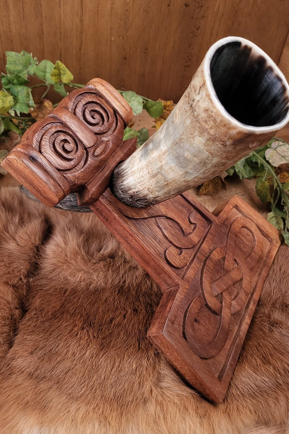 Wikinger Trinkhornständer Thorshammer aus Holz
