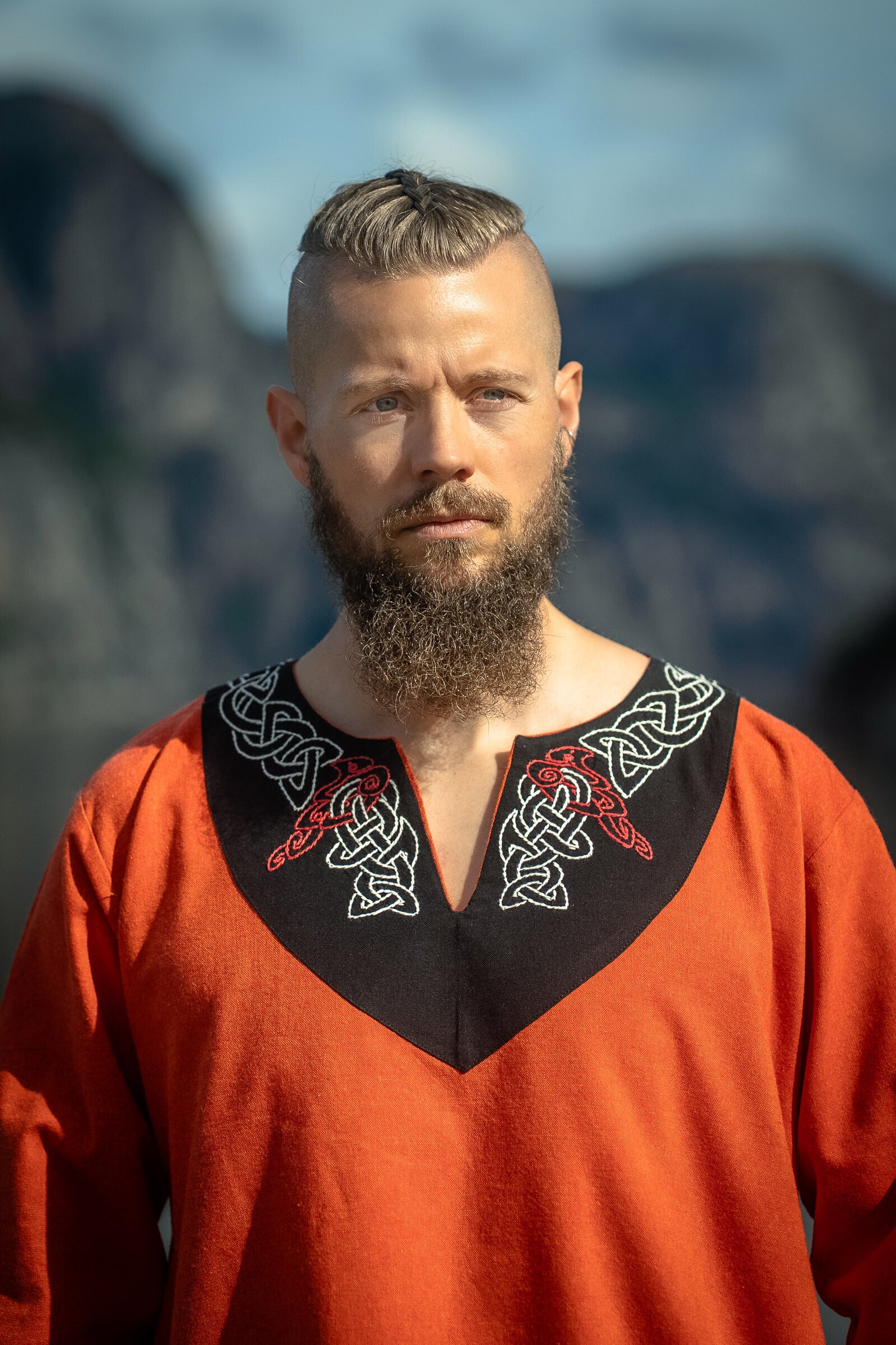 Wikinger Tunika mit Stickerei