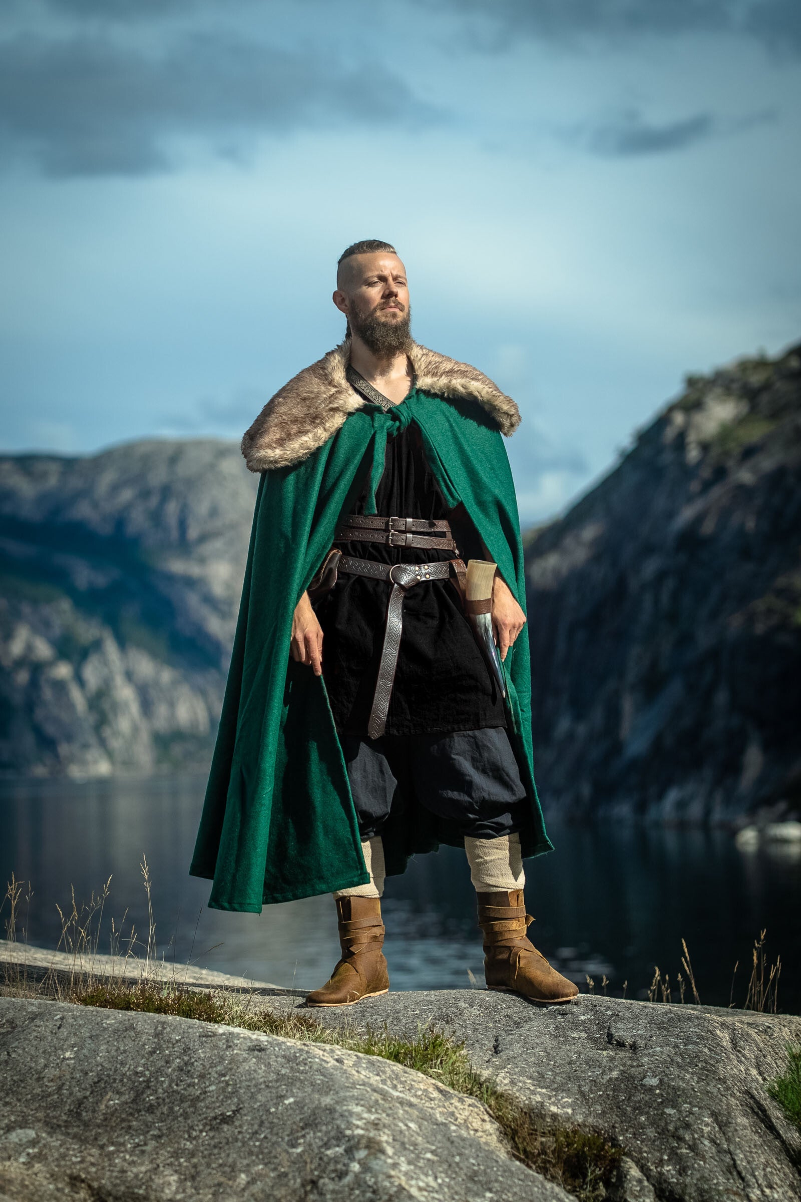 Wikinger Umhang Jarl mit Kunstfell aus Wolle
