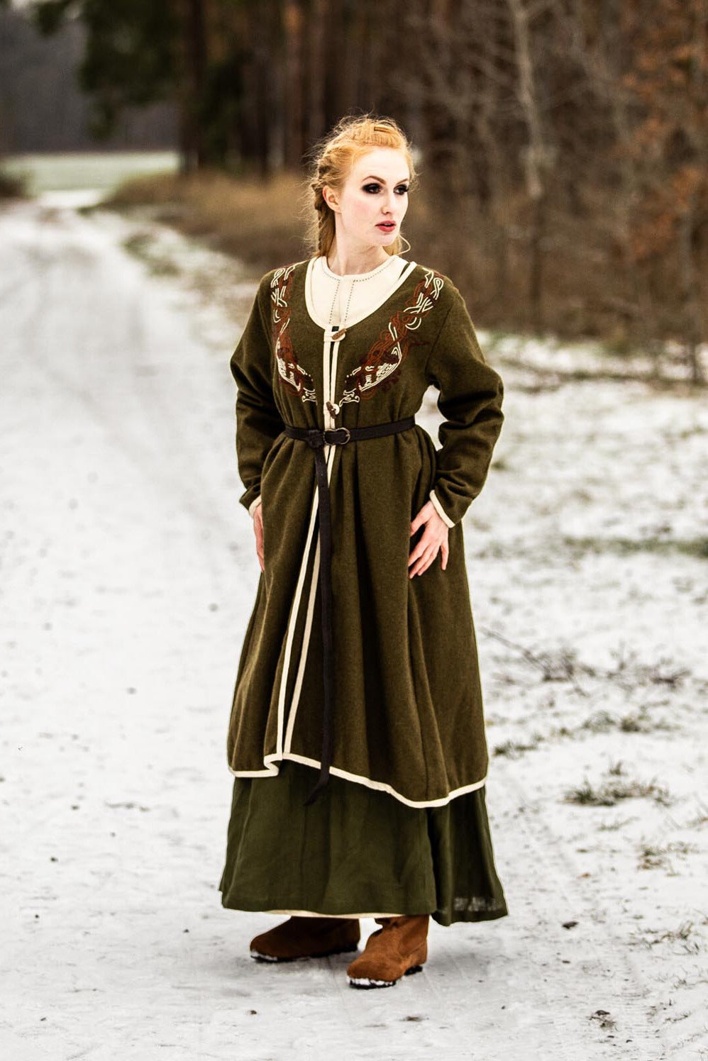 Wikinger Wollmantel Skadi mit Stickerei