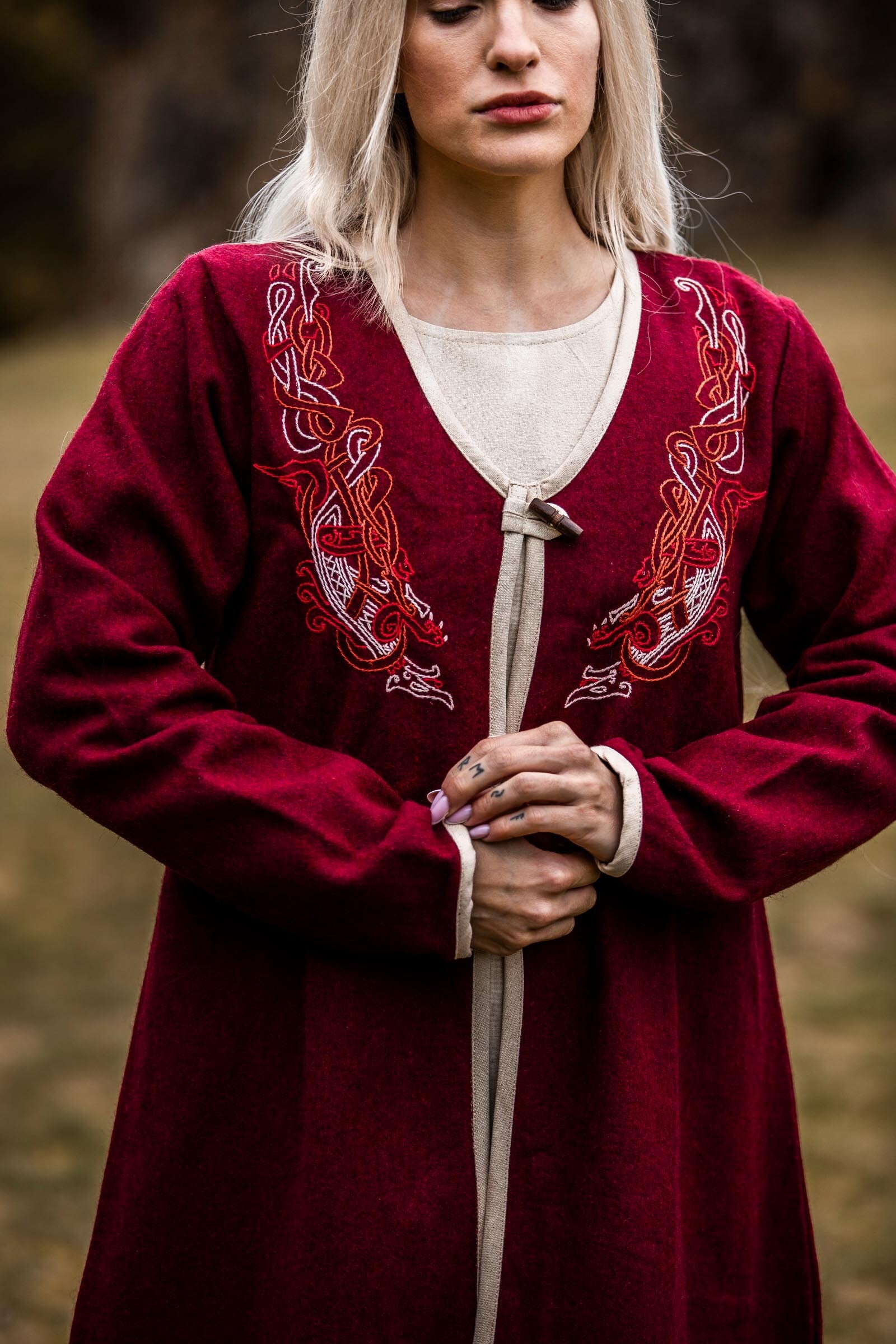 Wikinger Wollmantel Skadi mit Stickerei