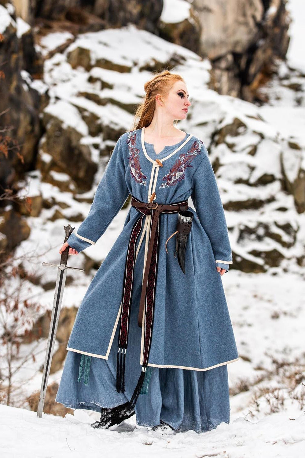 Wikinger Wollmantel Skadi mit Stickerei
