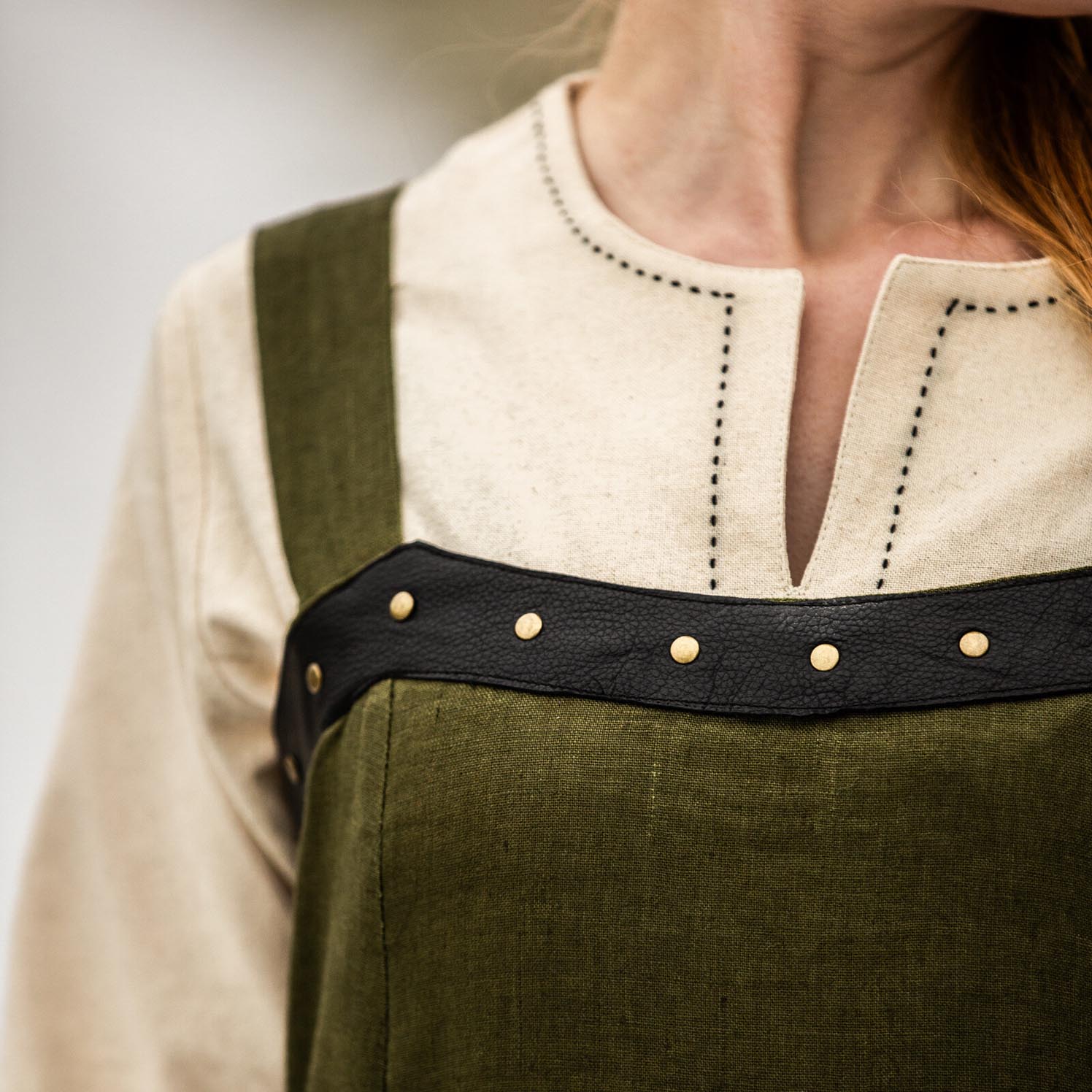 Wikinger Überkleid aus Leinen mit Lederapplikation und Schnürung