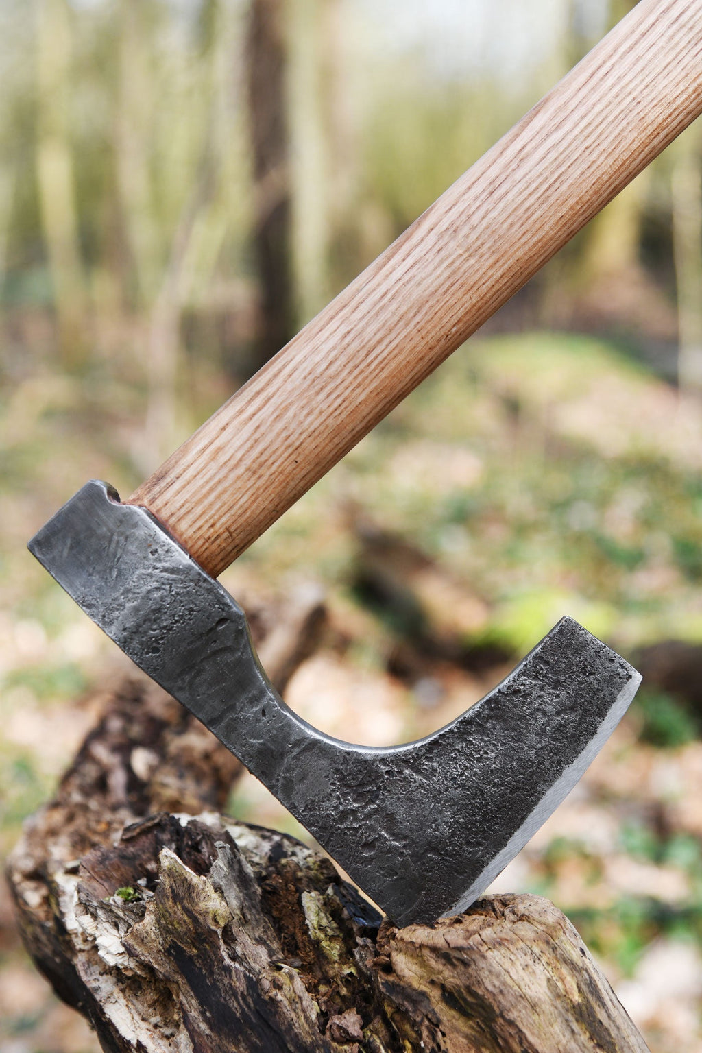Wikinger Bartaxt mit Eschenholzgriff Petersen Typ C