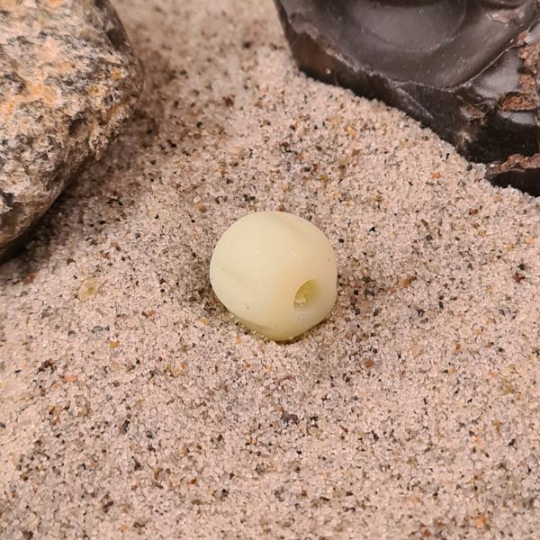 Wikinger Glasperle rohweiß in Meloneform aus Birka