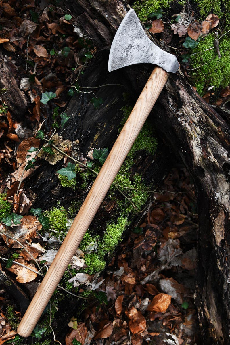 Wikinger Kampfaxt aus Stahl mit Holzgriff Typ M - handgeschmiedet